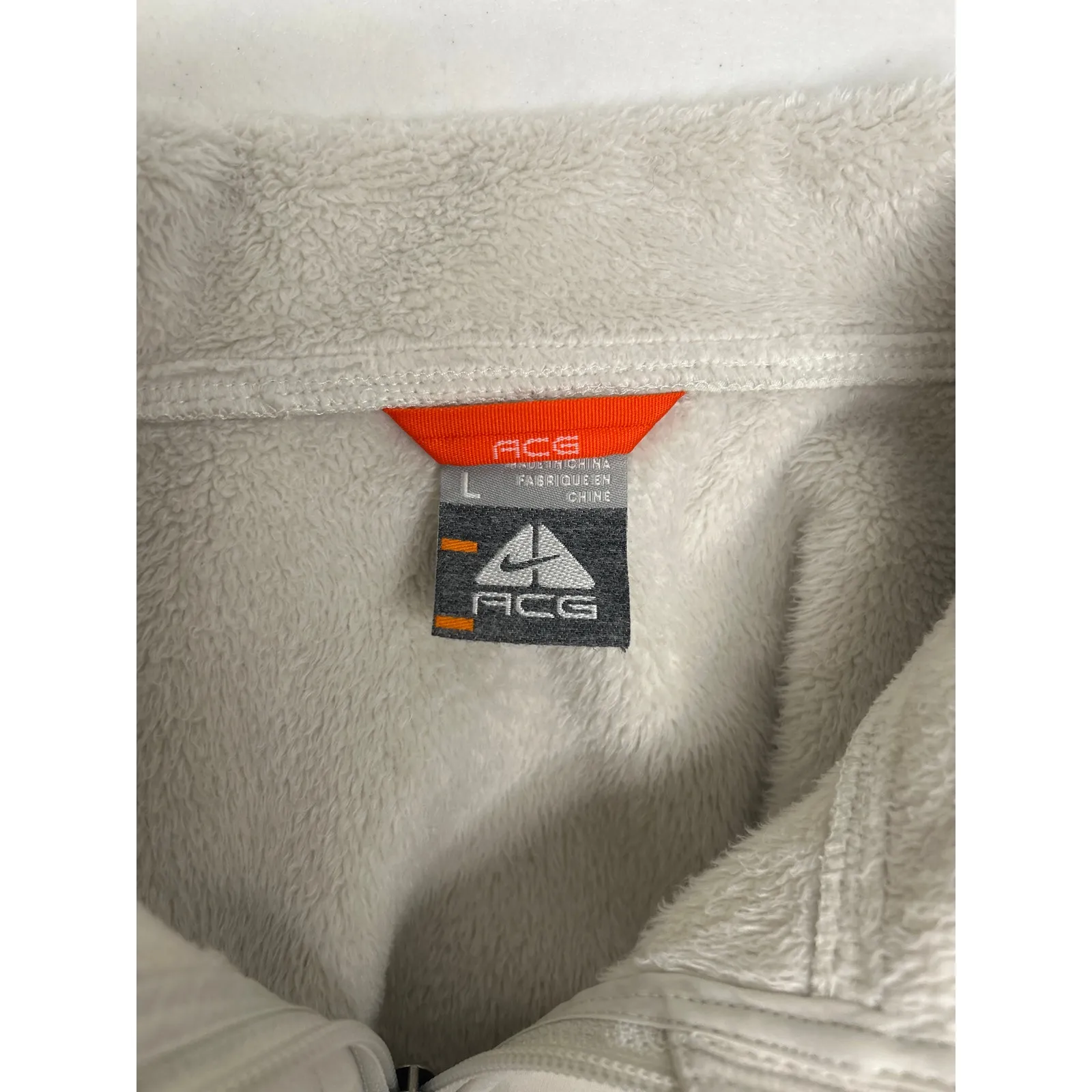 Vintage Nike ACG Women's Beige Soft Shell Fleeced Lined Full Zip Hiking Jacket - Image 4