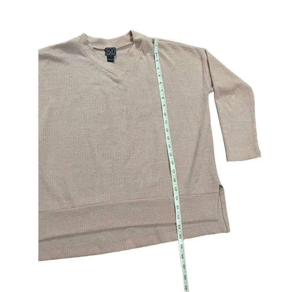 Clara Sun Woo light pink Vneck sweater sz small split hem ribbed knit - Image 6