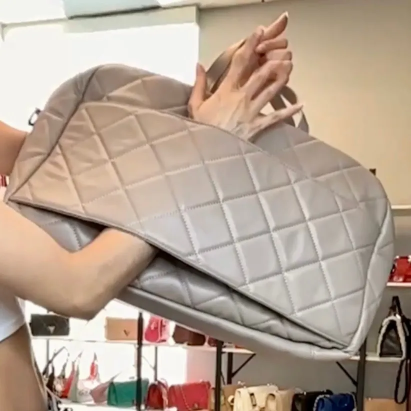 Gilda Paris Weekender Bag Taupe Quilted Travel Tote New With Tags Tan - Image 2