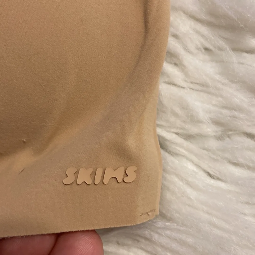 SKIMS Tan Seamless Bra with Molded Cups size M condition good - Image 2