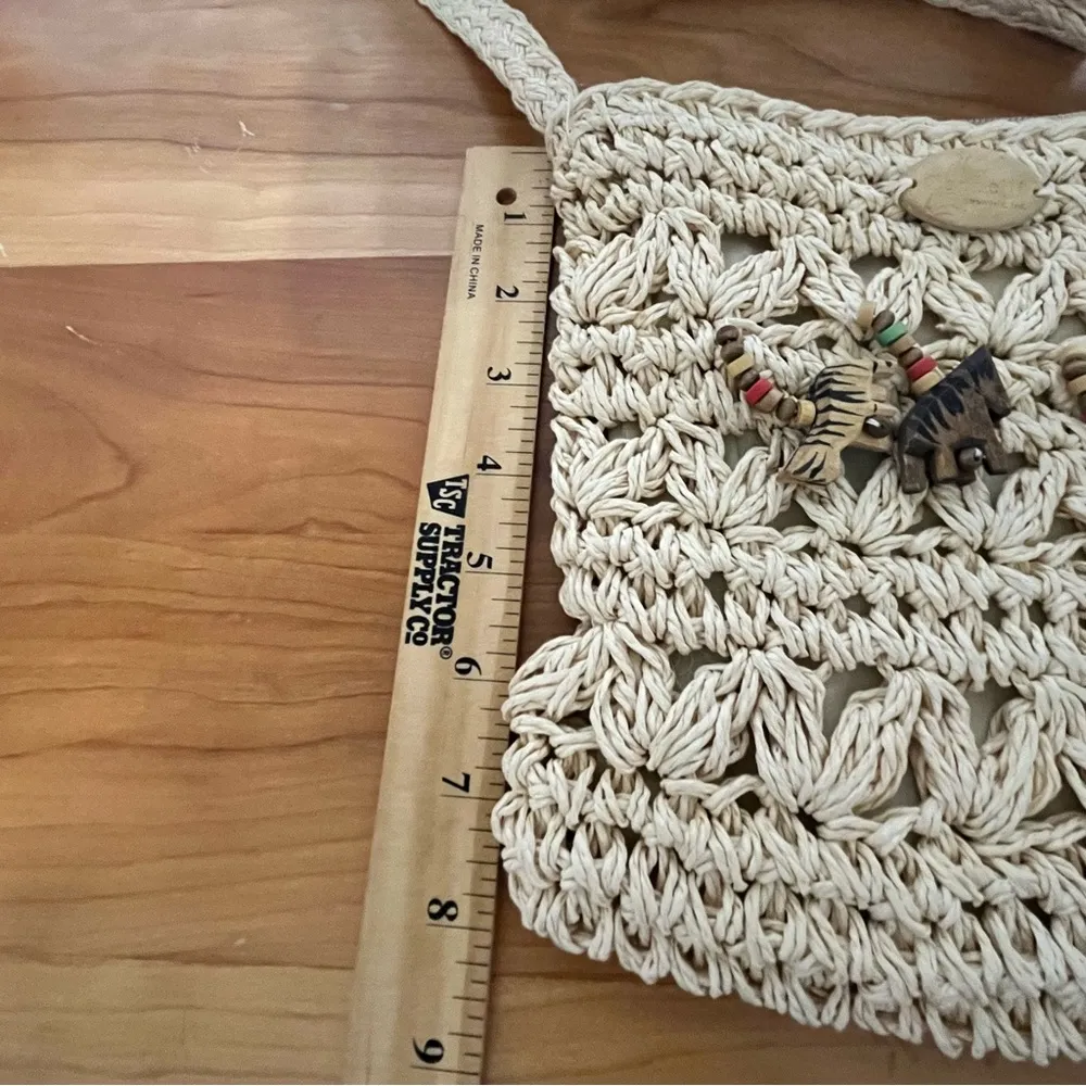 Cappelli Straworld Inc,‎ Wooden Animals Woven Straw Crossbody Bag Handmade Tan - Image 9