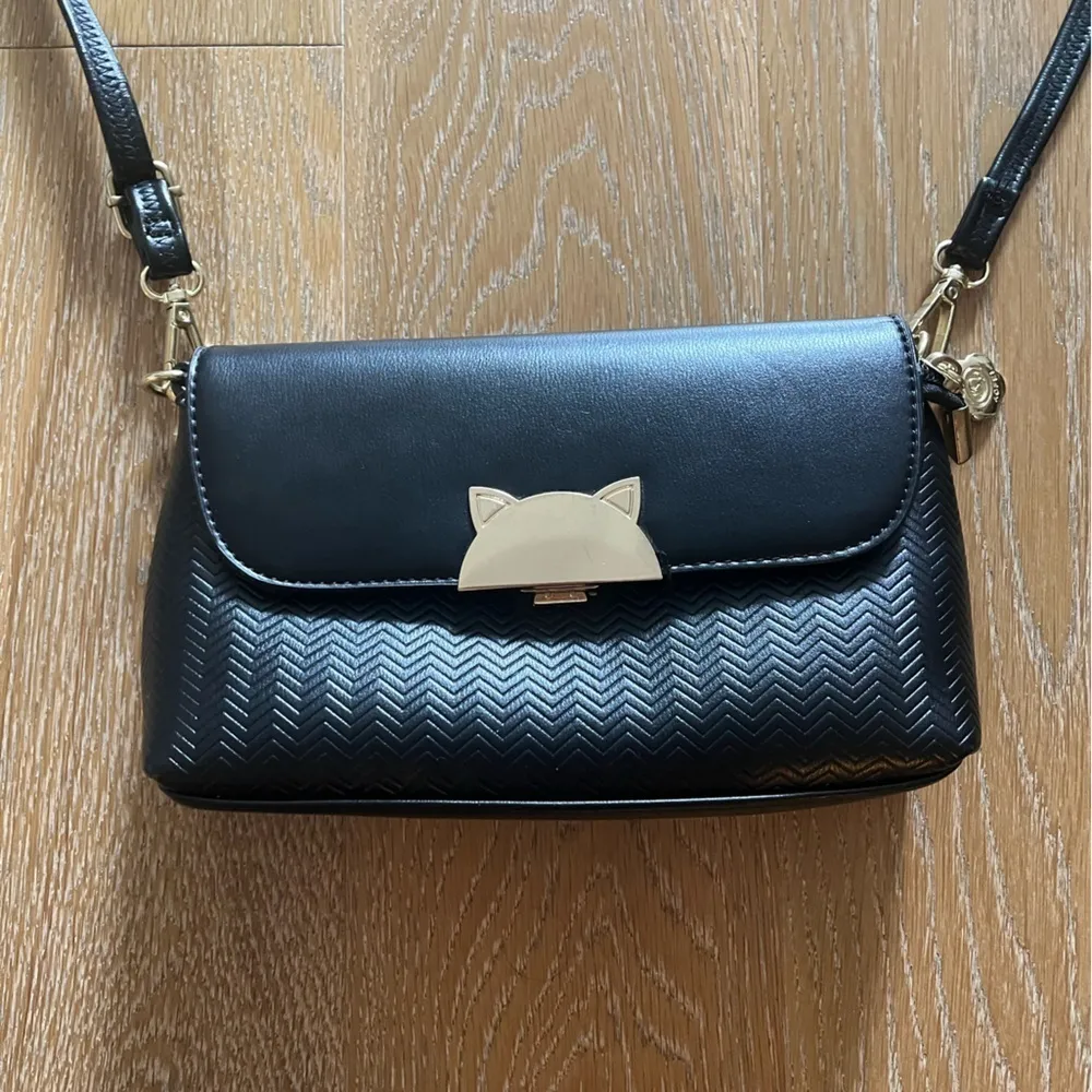 Crossbody cat 🐱 handbag fair condition - Image 8