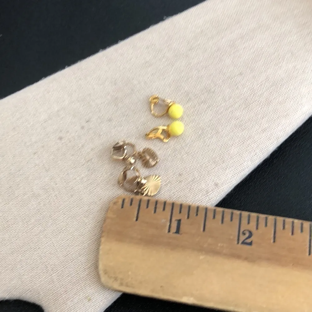 Vintage Bundle Of 2 Earrings - Image 2