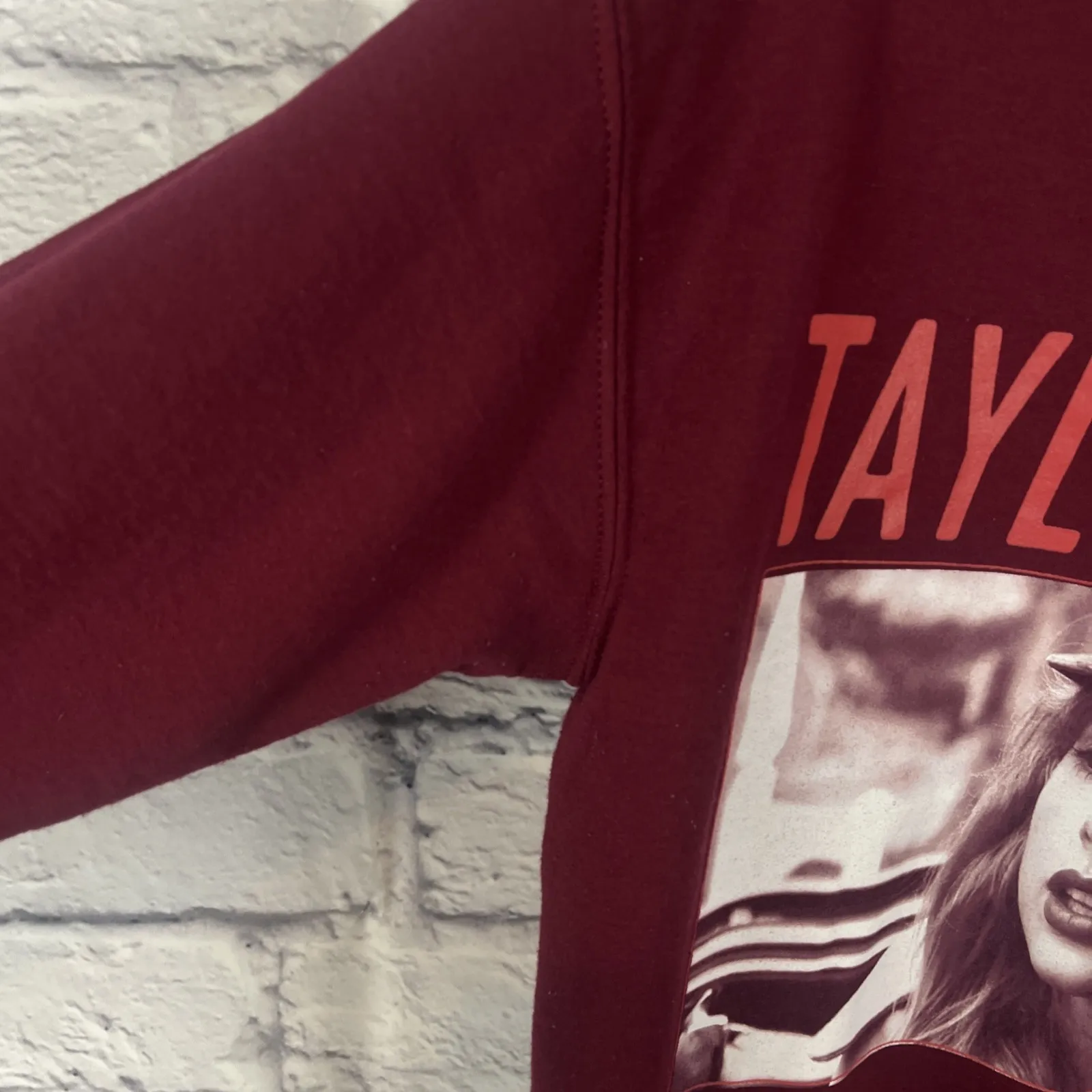 Taylor Swift Red Era "Come Back Be Here" Crewneck Sweatshirt Size Small - Image 4