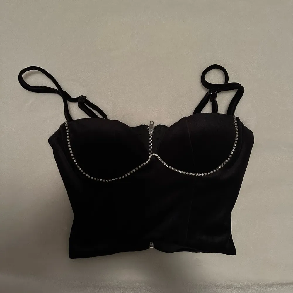 Princes Polly black crop top CLAUDE RHINESTONE TOP BLACK - Image 4