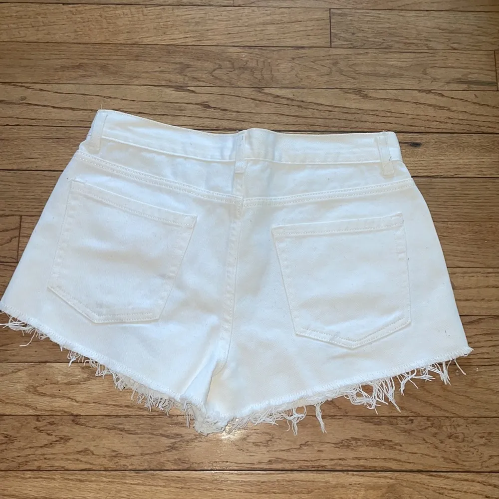 High waisted shorts - Image 2