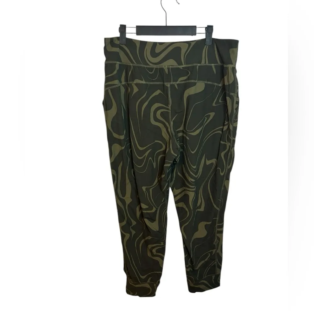 NWT Universal Standard Cooper Motion Jogger in Matcha Latte Swirl - Image 4