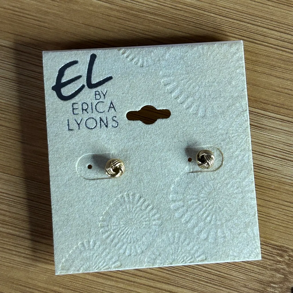 Elegant Gold Knot Stud Earrings - Image 3