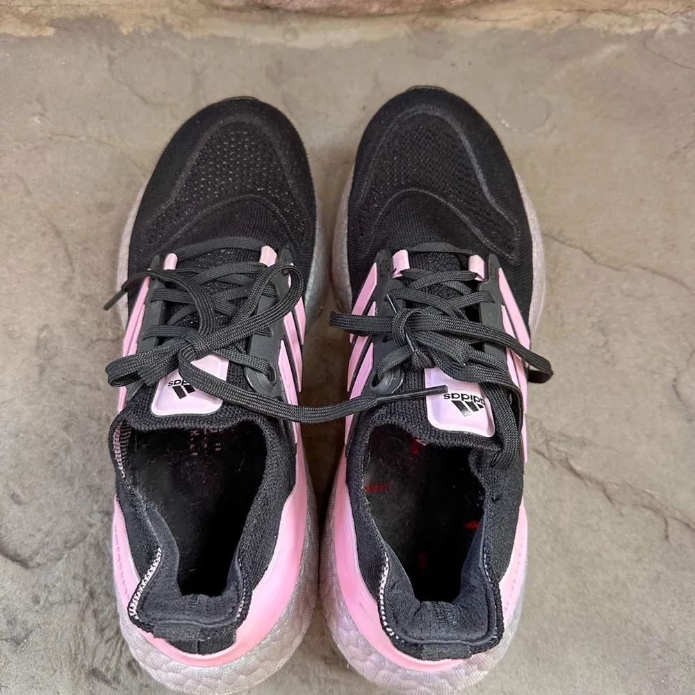 ADIDAS WMNS Ultraboost 22
HP2480 - Size 7. Black and Lilac, Running Shoe - Image 7