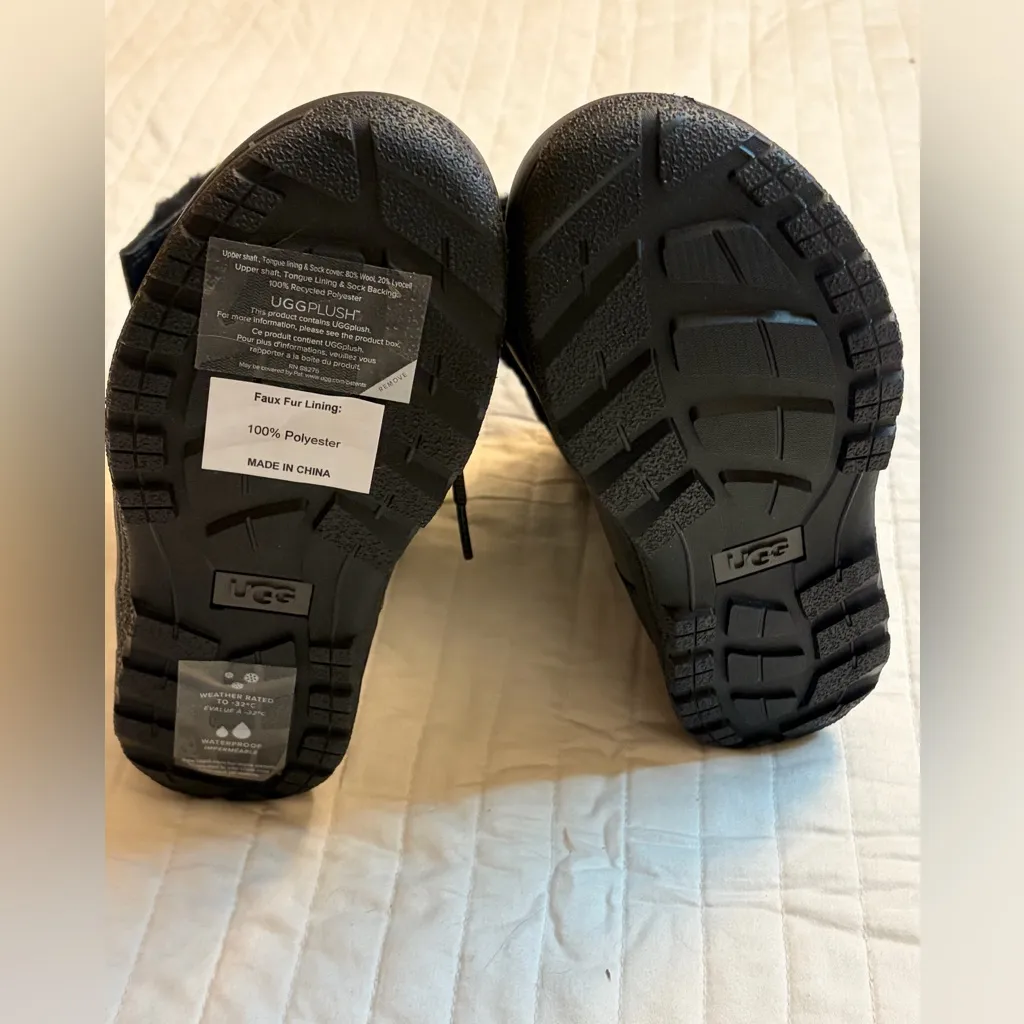 UGG Black butte Sherpa winter boots nwot - Image 8