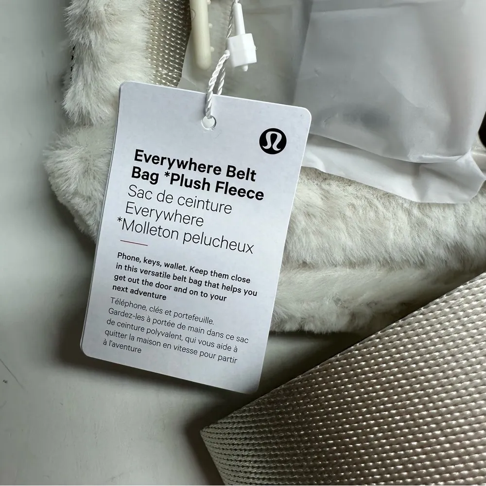 NEW Lululemon Everywhere Belt Bag 1L Plush Fleece Bone White Concert Festival - Image 6