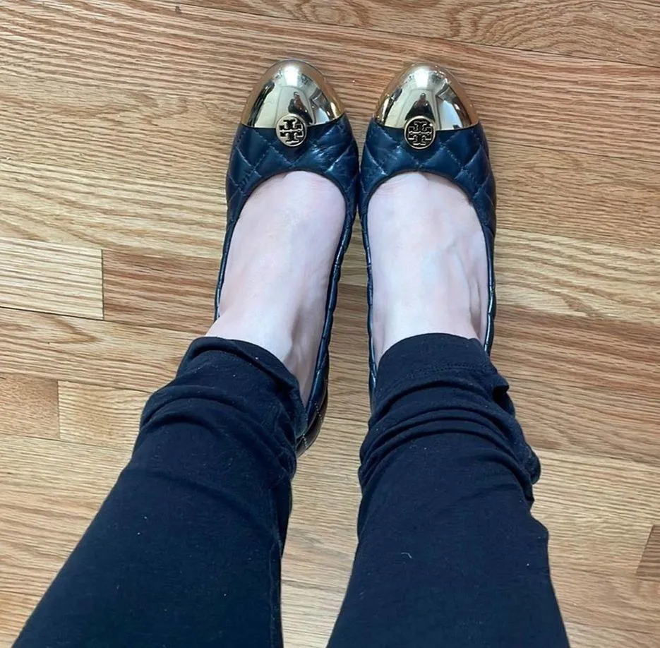 Tory Burch Kaitlin black quilted monogram gold cap toe leather wedges size 7 - Image 7