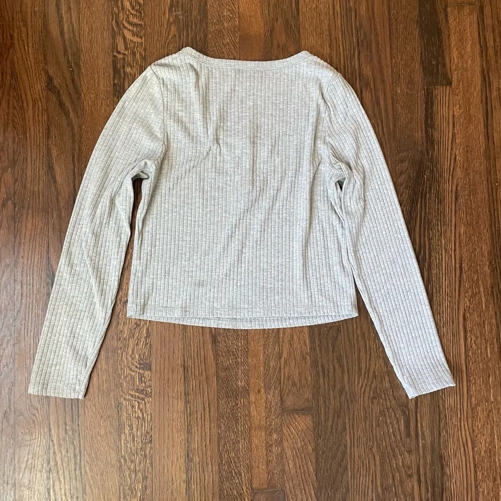 Wild fable target gray cropped Henley style ribbed top - Image 3