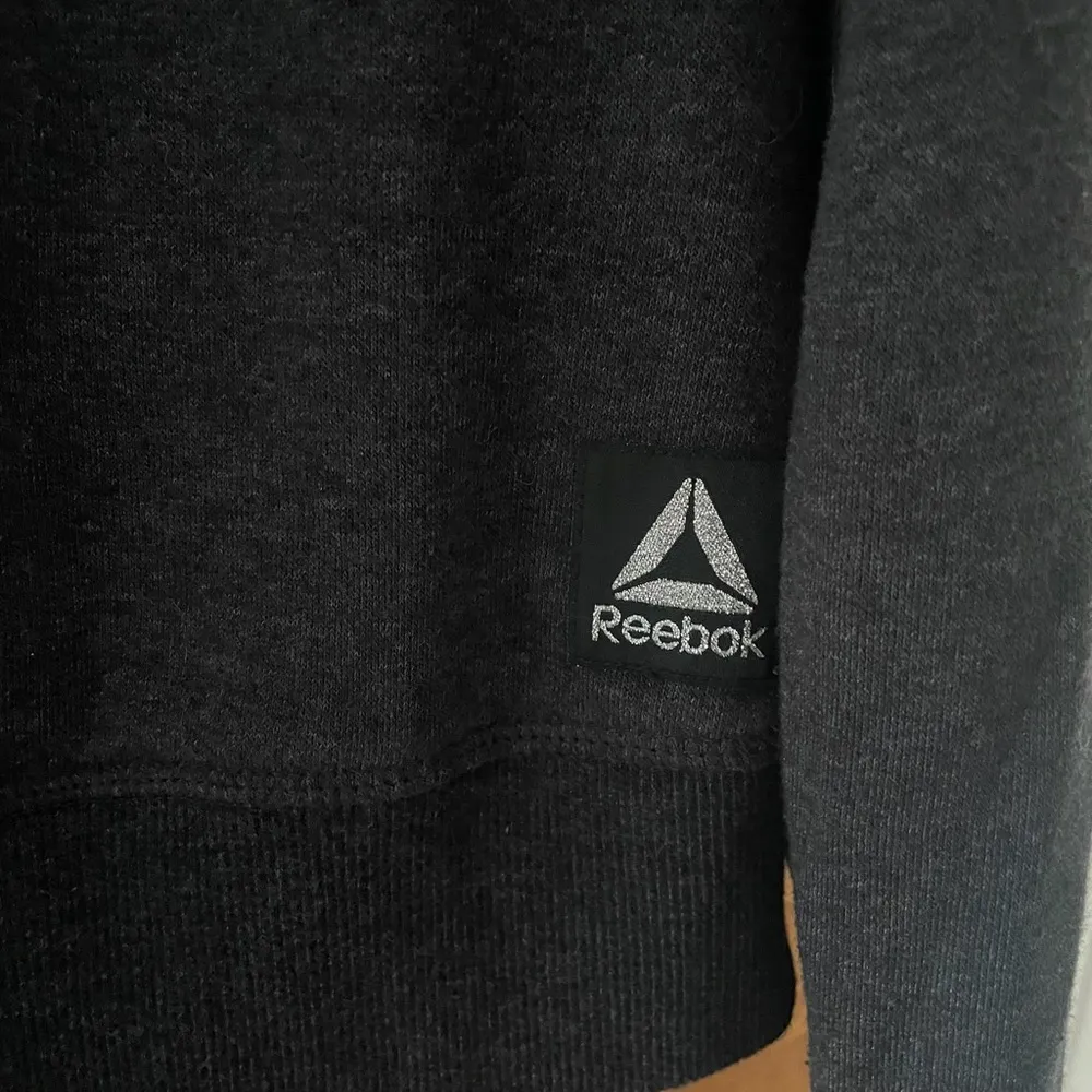 Reebok Women’s Black Graphic Athletic Crewneck Sweater Sz M - Image 2