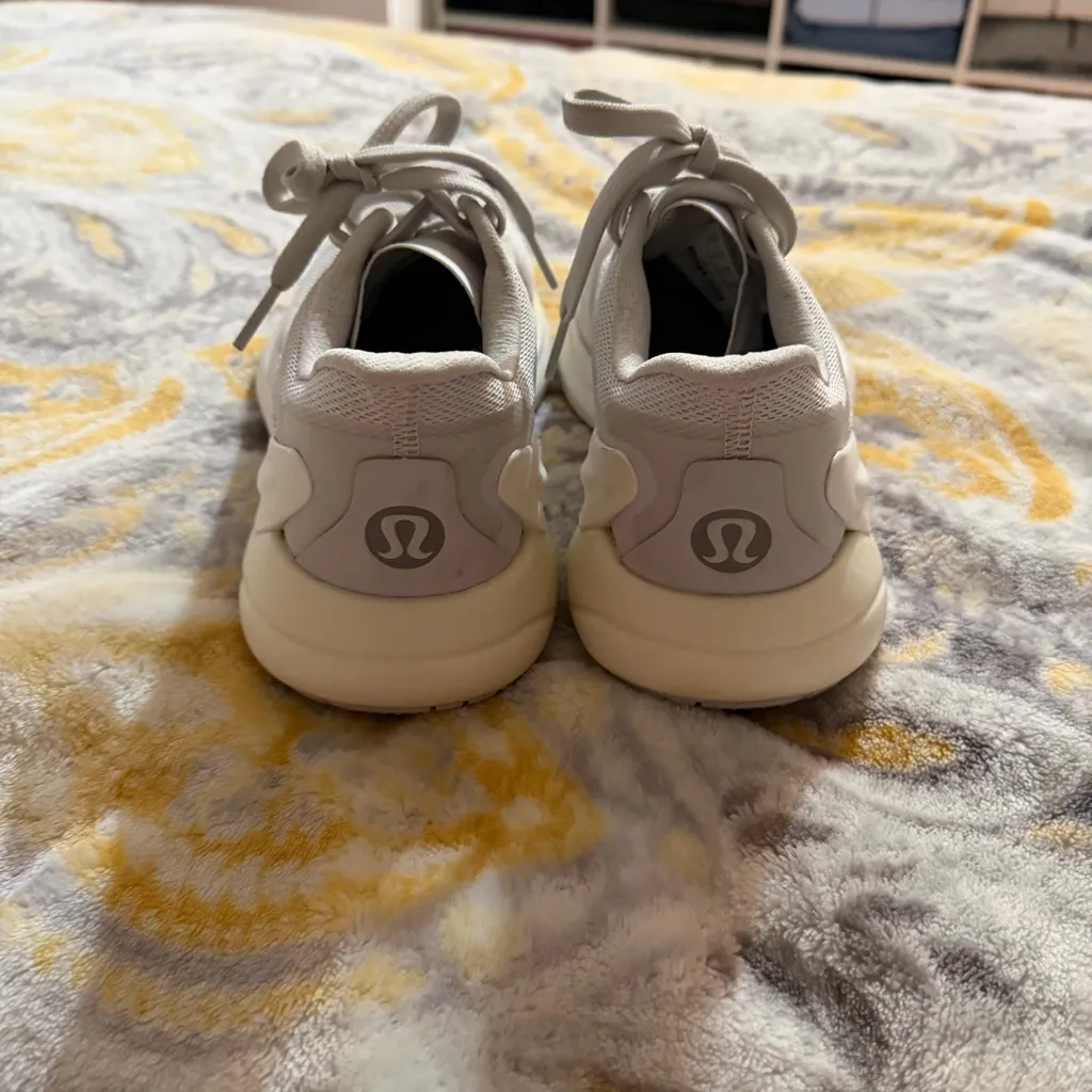 Lululemon silver drop blissfeel 2 size 7.5 - Image 3