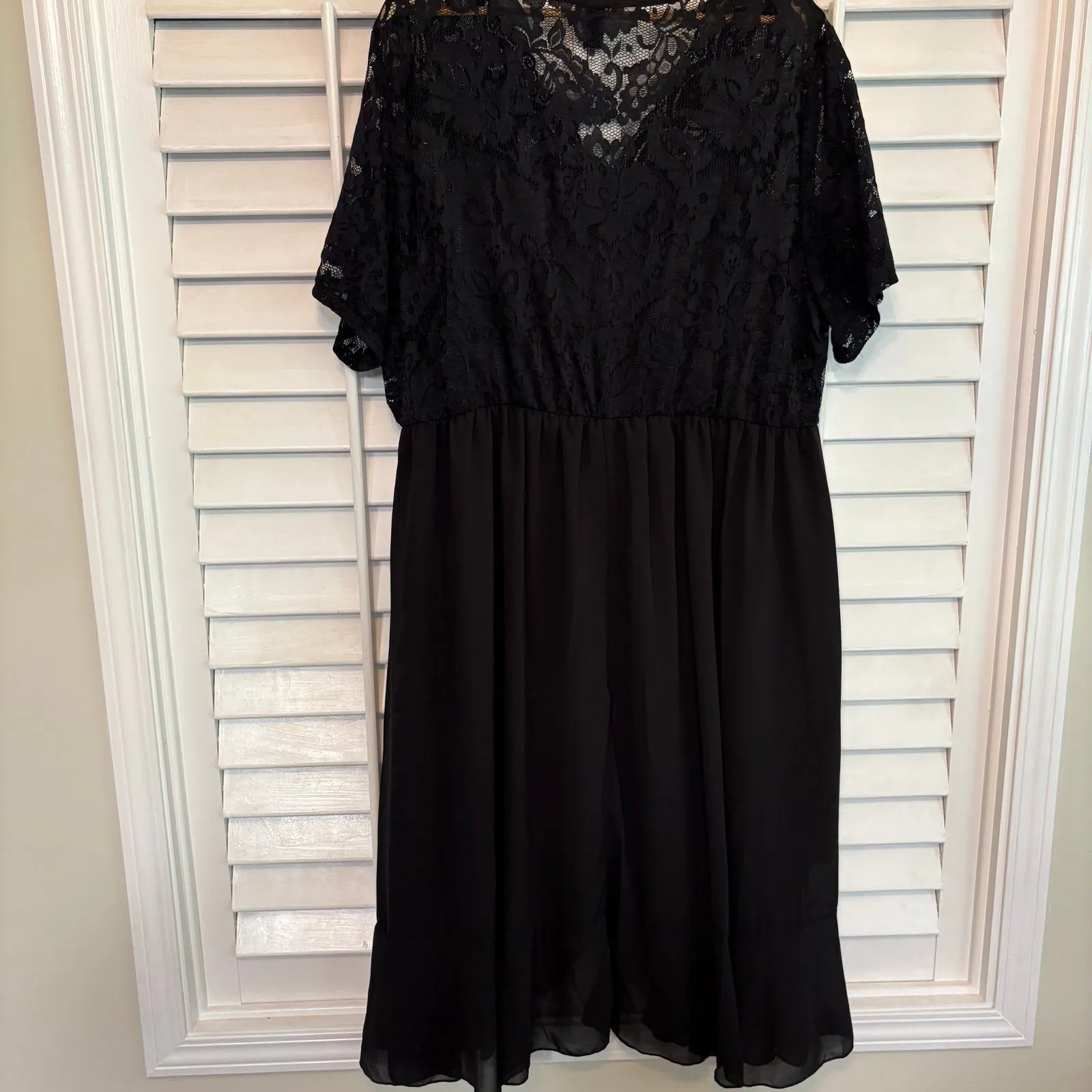Bloomchic Black Lace Dress Size 18 - Image 2