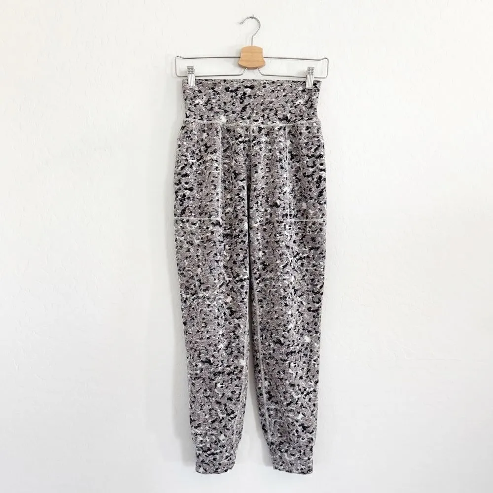 Athleta Salutation Textured Jogger Meadow Decadent Chocolate Size S - Image 3