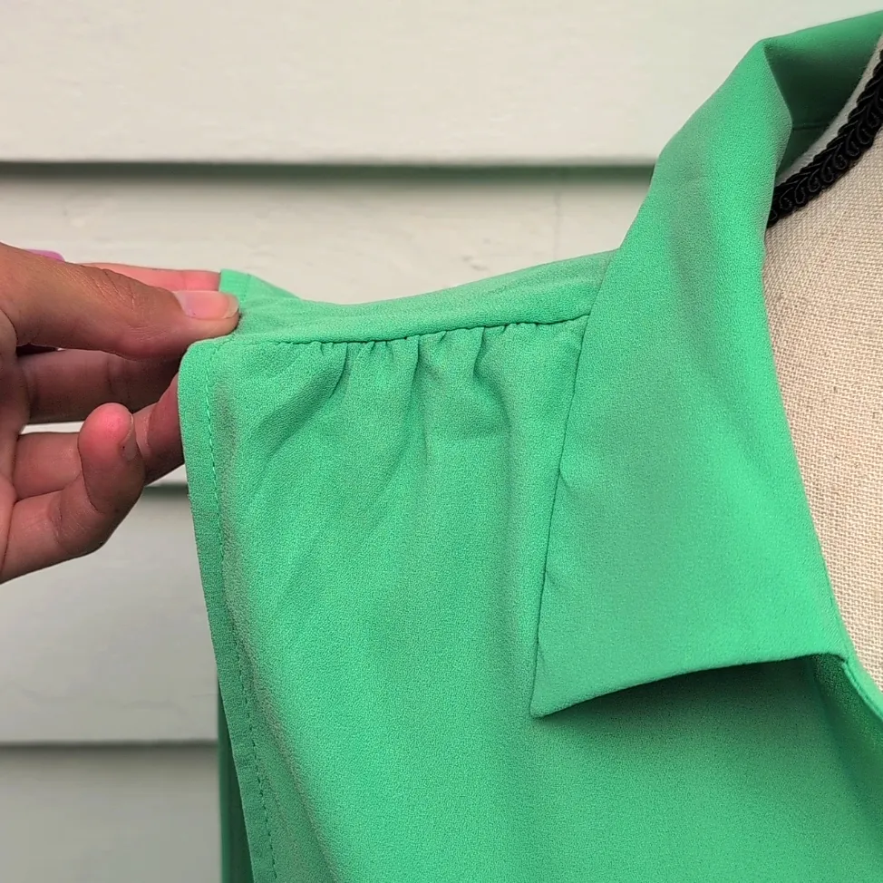 Loft Sleeveless V-Neck Blouse | Loft Sleeveless Collared Shirt | Green Loft Top - Image 3