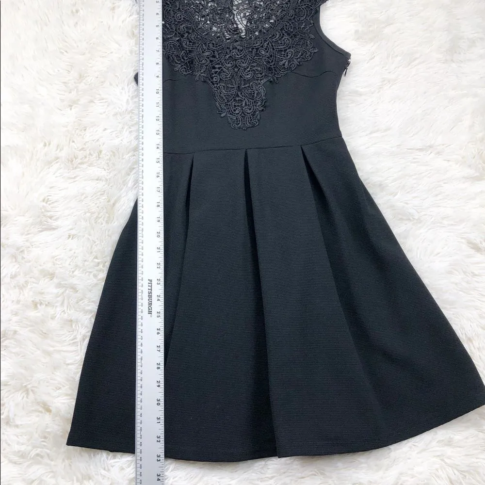 Ya Los Angeles Black Lace Fit And Flare Pleated Dress Size Small - Image 4