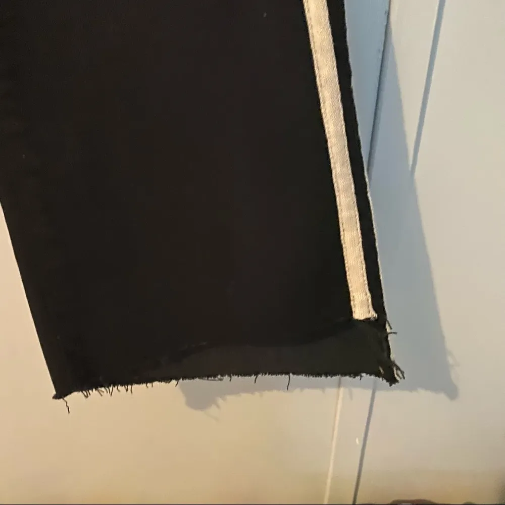 MOTHER Insider Crop Step Fray in Guilty Racer Jeans Size 26 Black - Image 13