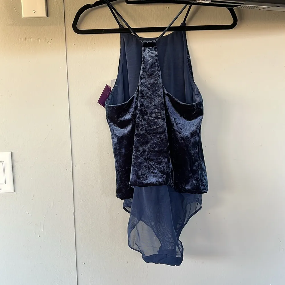 NWT Saki Silver Blue Crushed Velvet Bodysuit - Image 5