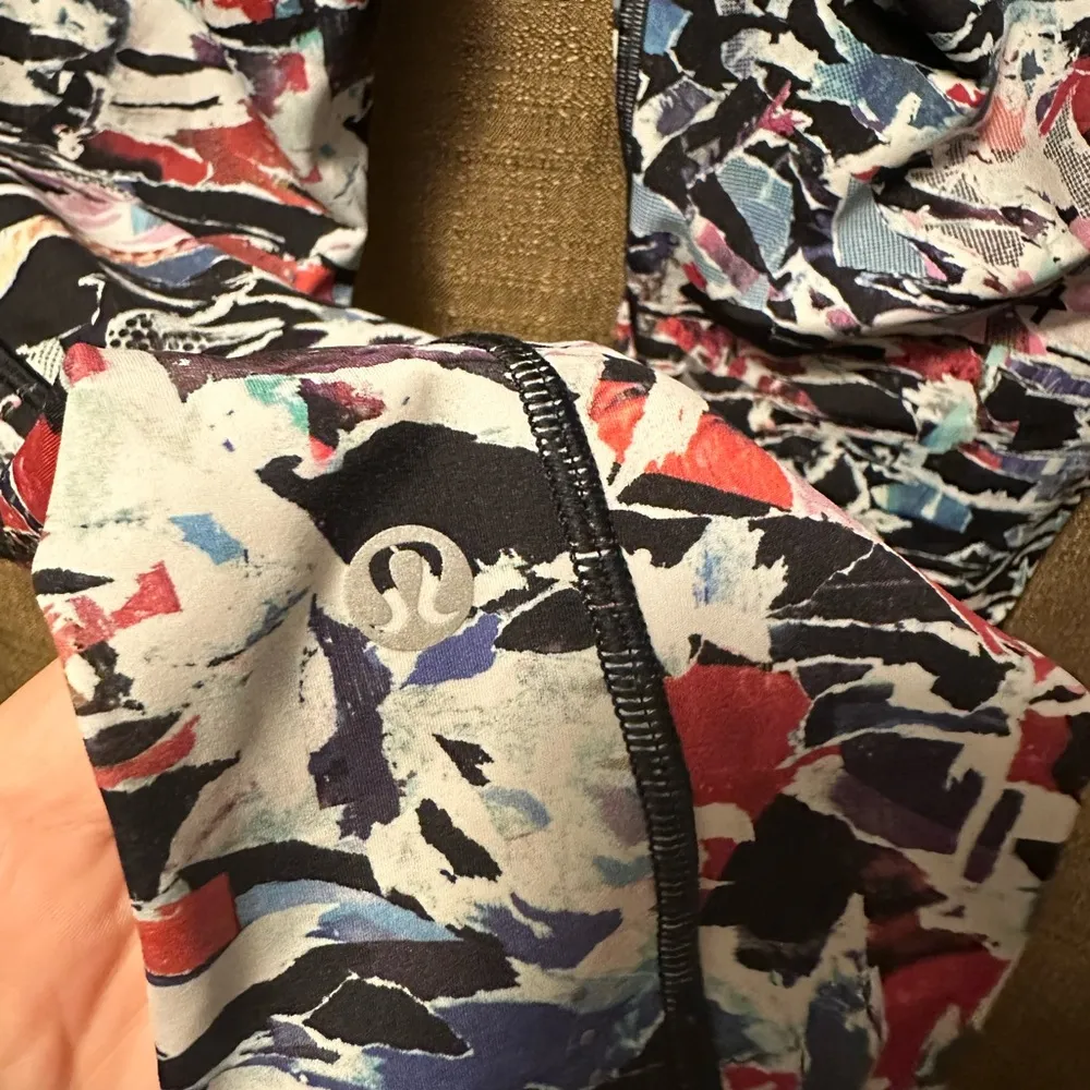 Lululemon Woman Wunder Under Printed Break Free Tights 23”  Culture Clash Size 8 - Image 3