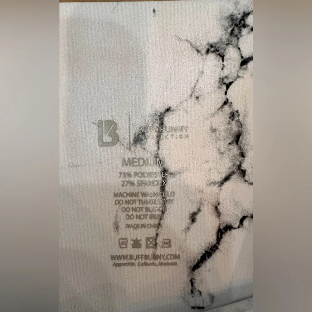 Buff Bunny onyx white marble legging with mesh size medium - Image 6