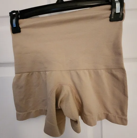NWOT Secret Possessions Shapewear Beige Nude Shaping Spandex Shorts Size Medium - Image 1