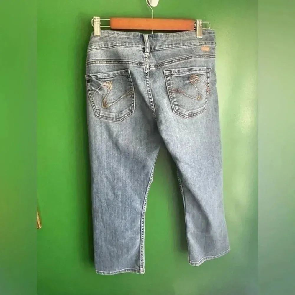 CLEARANCE!! Silver Jeans Crop Cropped Capri Distressed Size 28 Blue Denim EUC! - Image 5