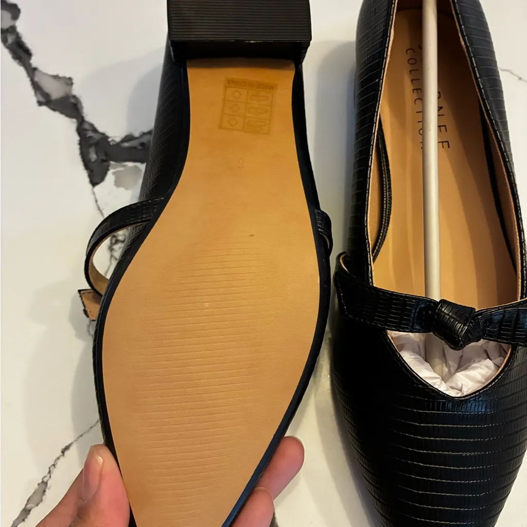 Journee Collection Black Mary Jane Flat 8 - Image 3