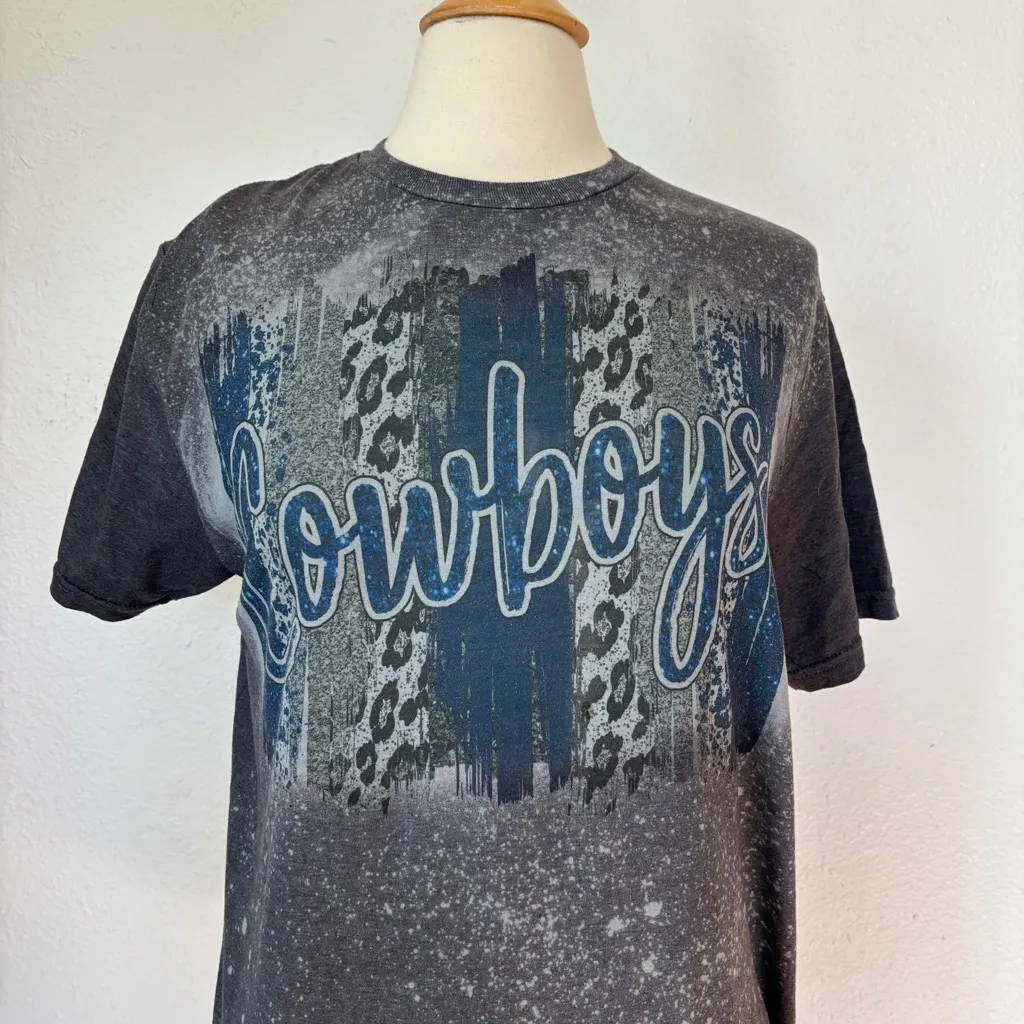 Gildan Gray Short Sleeve Dallas Cowboys Animal Print Bleached T-Shirt - Image 4