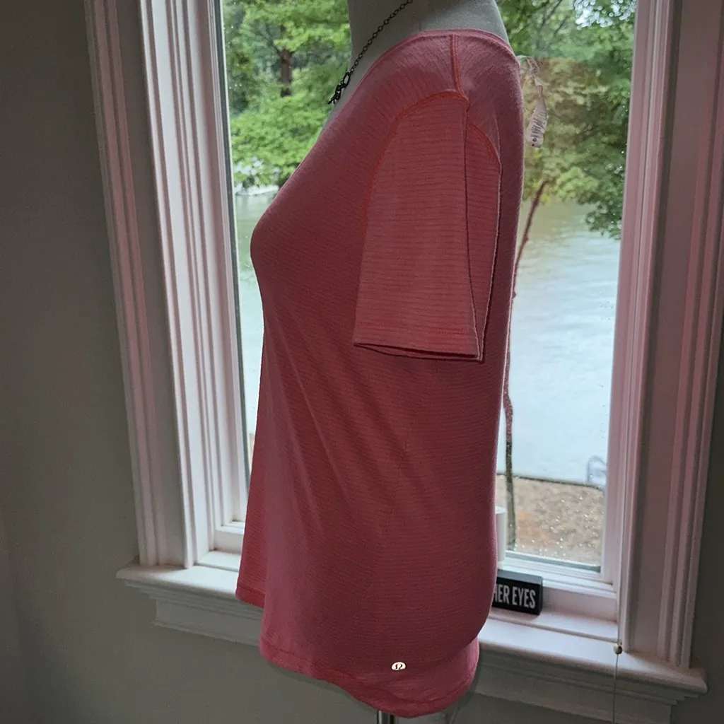Lululemon Athletica V Neck SS Tee, Size 8, EUC - Image 3