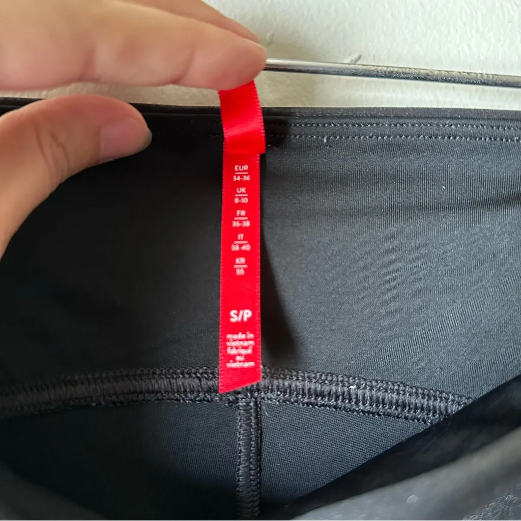 Spanx Faux Leather Moto Size S Flattering Shaping Leggings Very Black Minimalist - Image 12