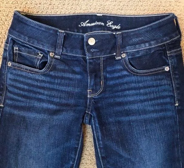 Hardly Worn and in perfect condition American Eagle Artist Crop stretch jeans. Sz 2.  - Image 2