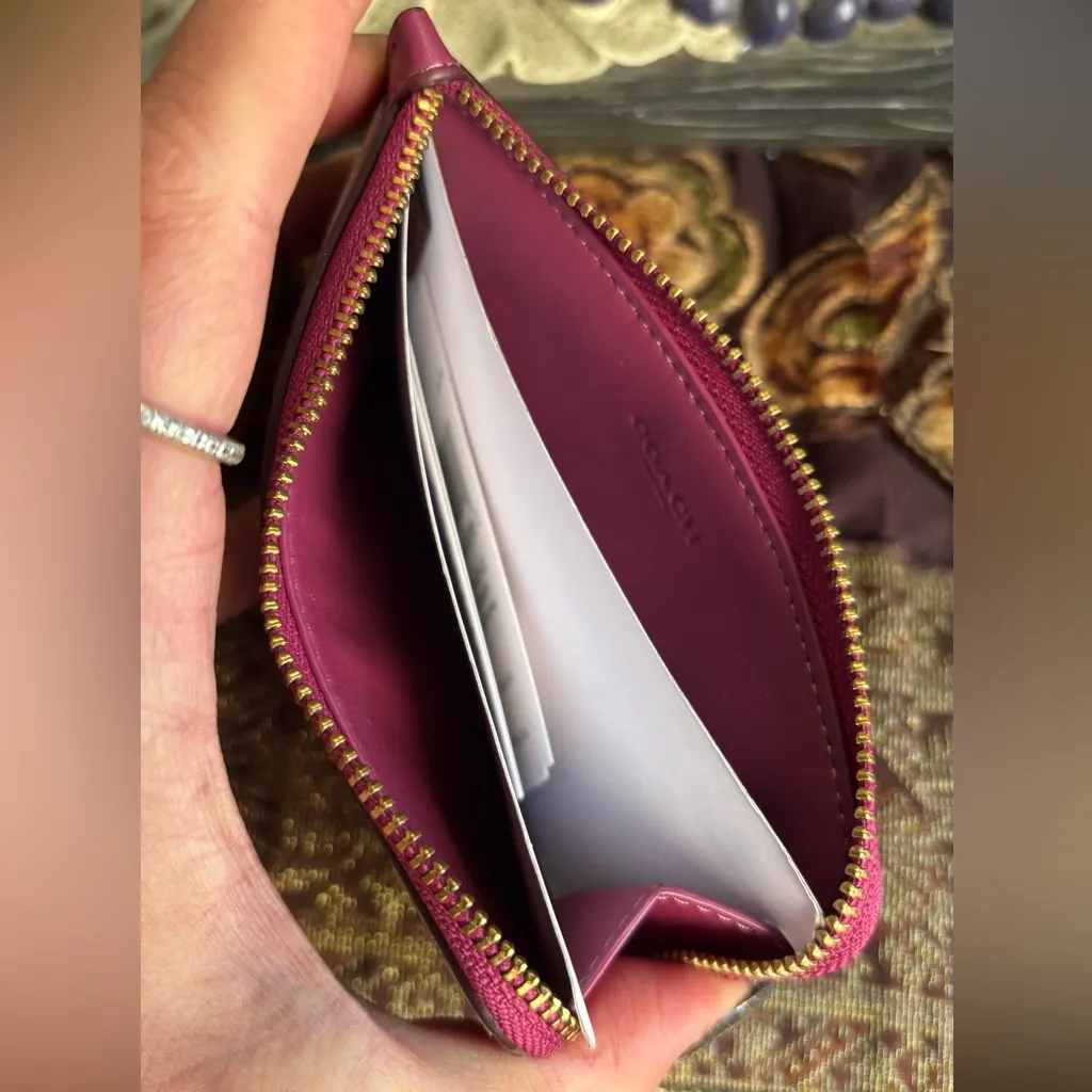 Authentic COACH 1941 calf leather zip around card holder - Image 5