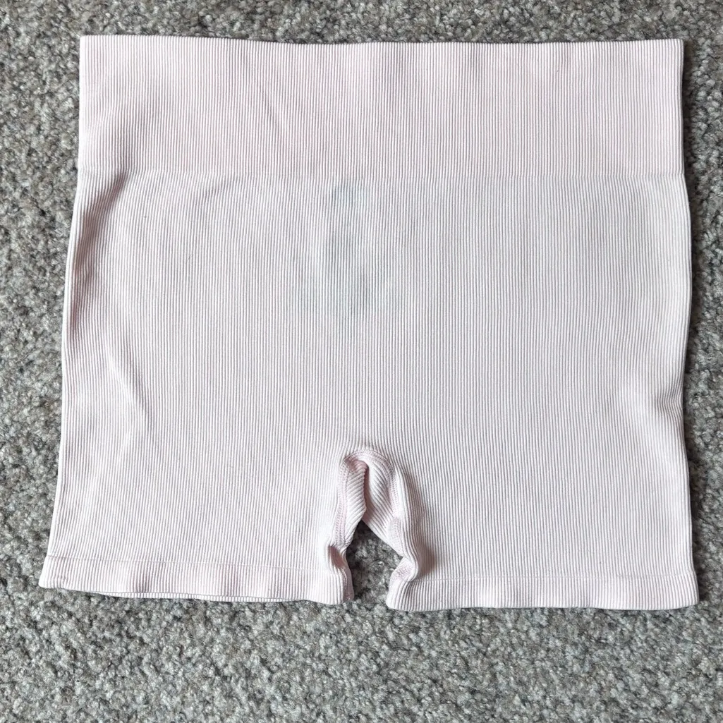 Women's Light Pink Seamless Shorts - Image 3