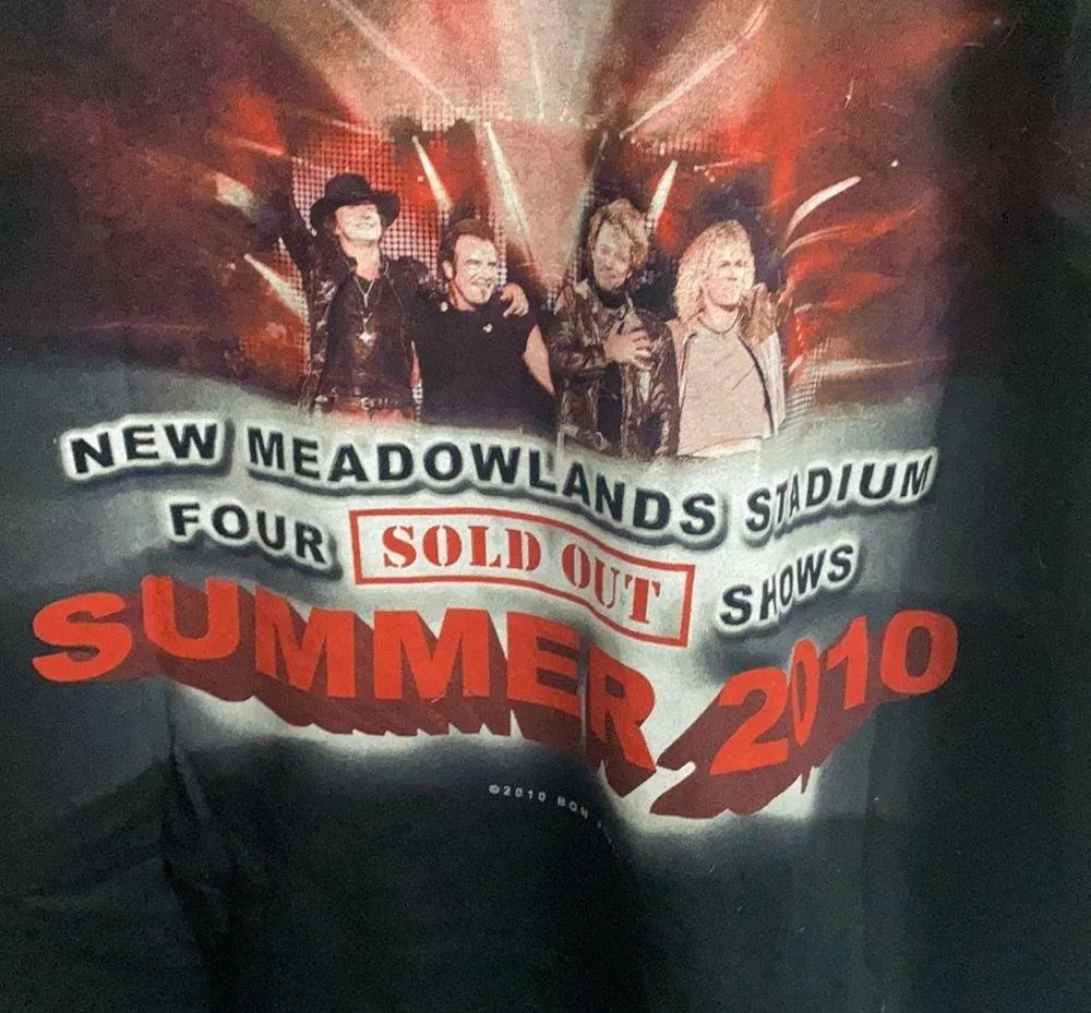 Gildan Bon Jovi Graphic Band Tee - Image 7