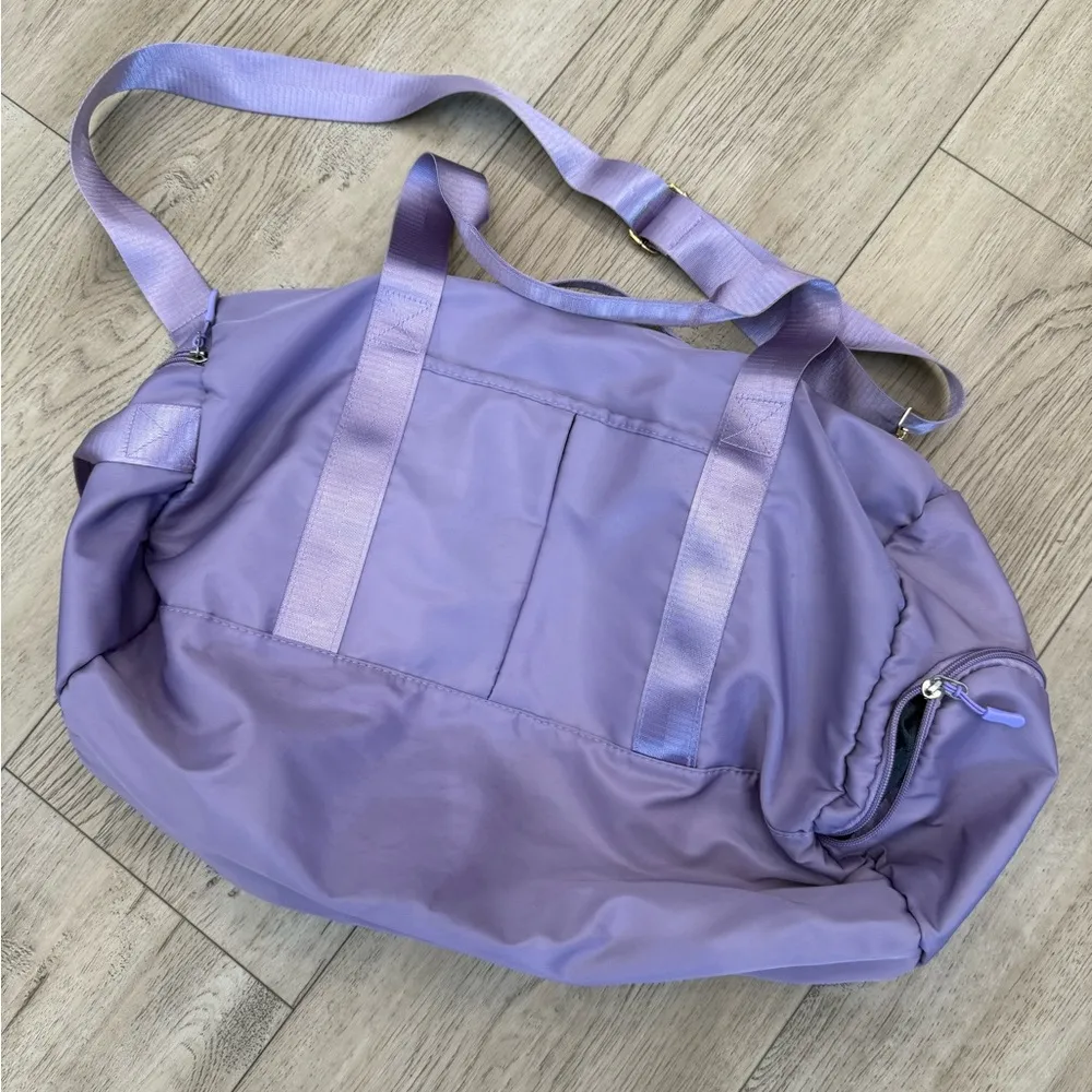Lavender Duffle Bag with Multiple Compartments – 22” Wide Purple - Image 3