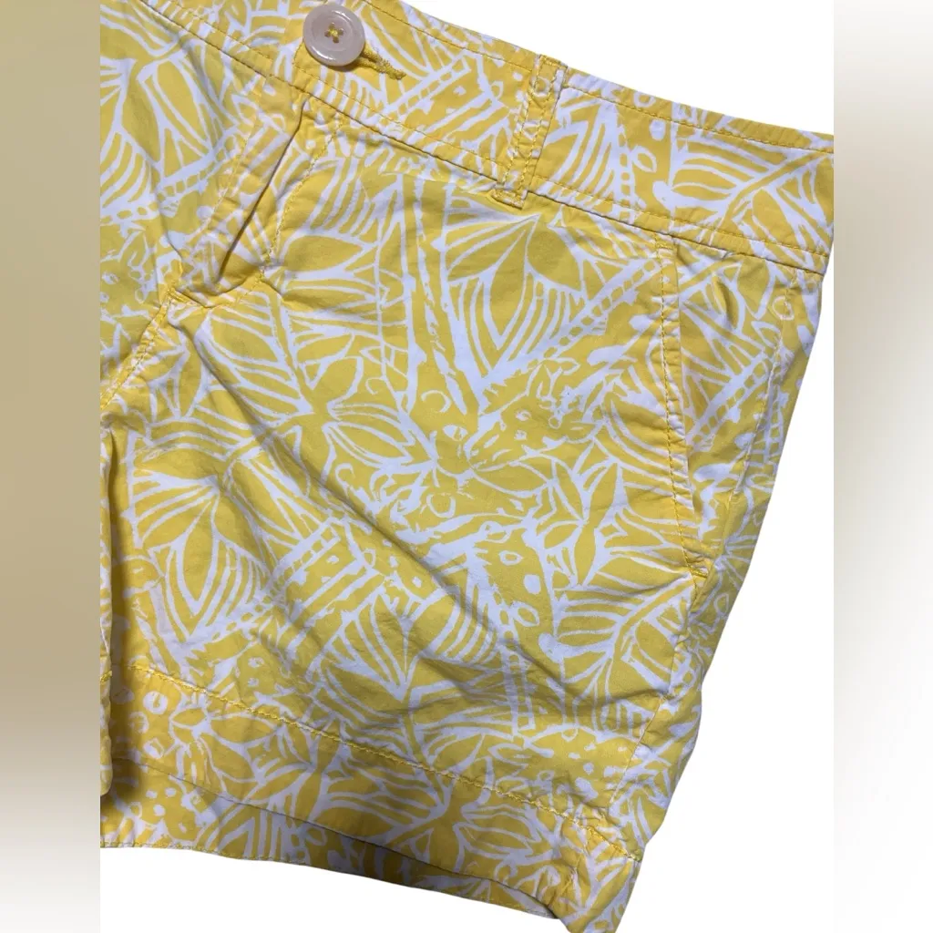Lilly Pulitzer Yellow And White Floral Print 4.5” Shorts Size 6 - Image 2