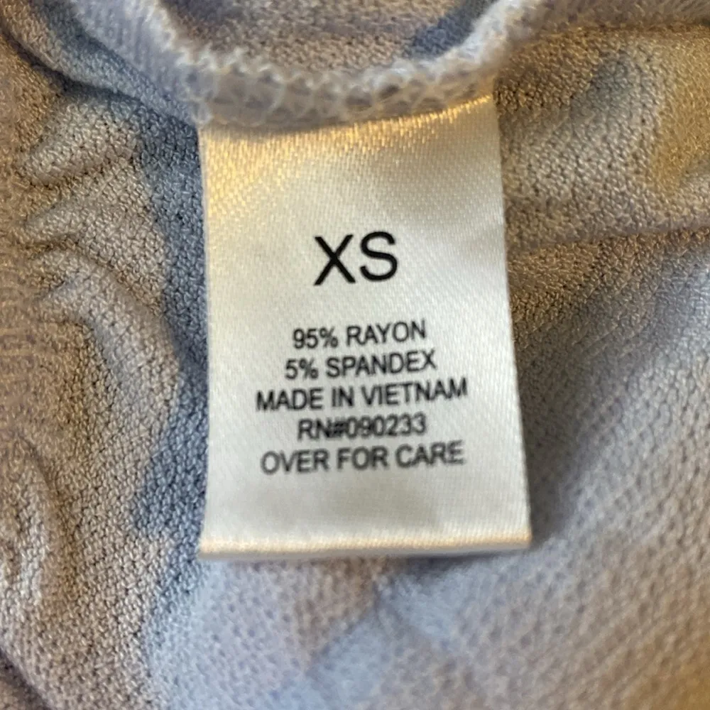 Me to We Pac Sun Size XS Women's Teen Girl Baby Blue Shirt - Image 5