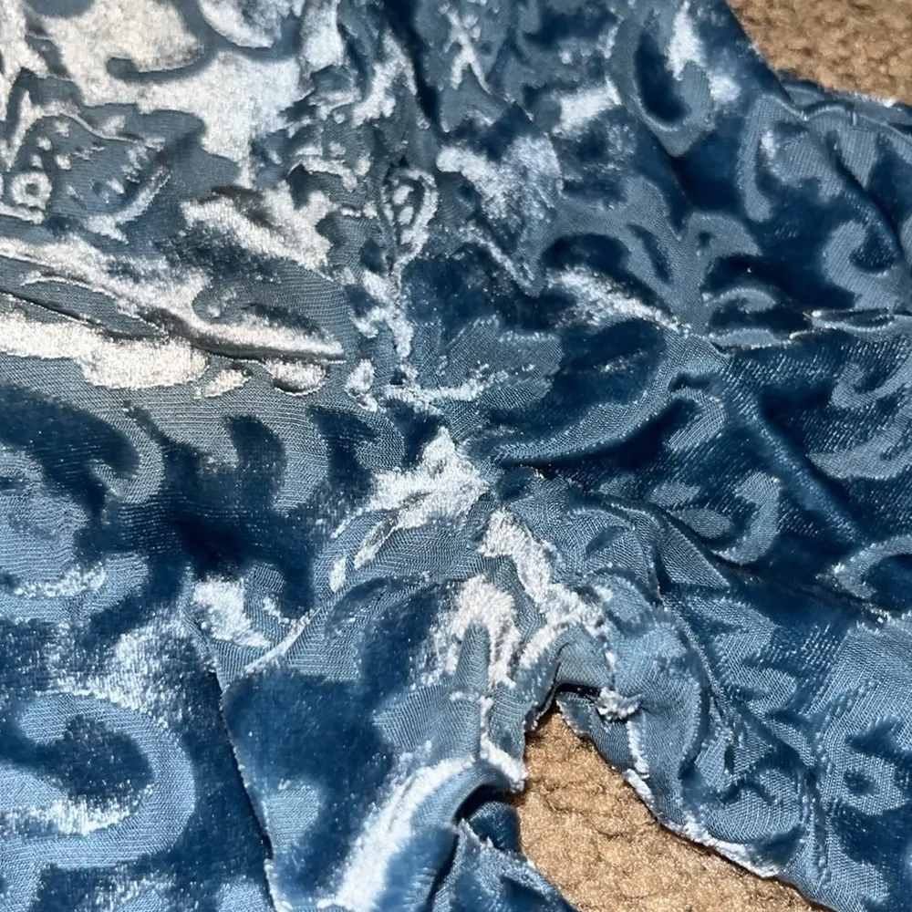 Sundance‎ Regal Velvet Burnout Silk Tunic Blouse Floral Blue Fog Medium - Image 7