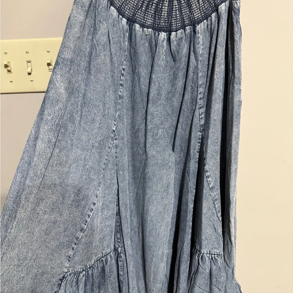 Oli & Hali Tencel Wide Leg Ruffled Hem Pants in Light Denim NWOT Large Blue - Image 4