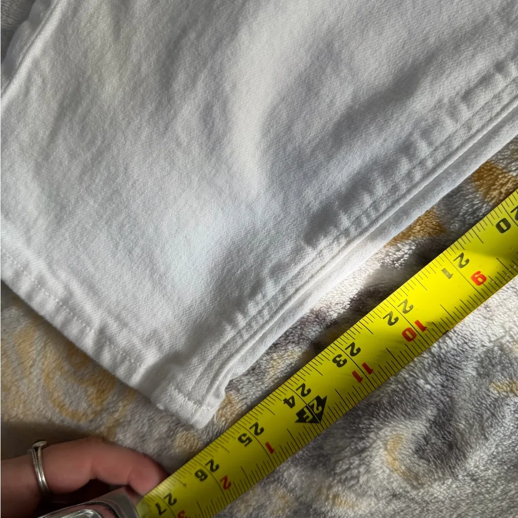 American Eagle cross waist white mom jeans size 4 short - Image 6