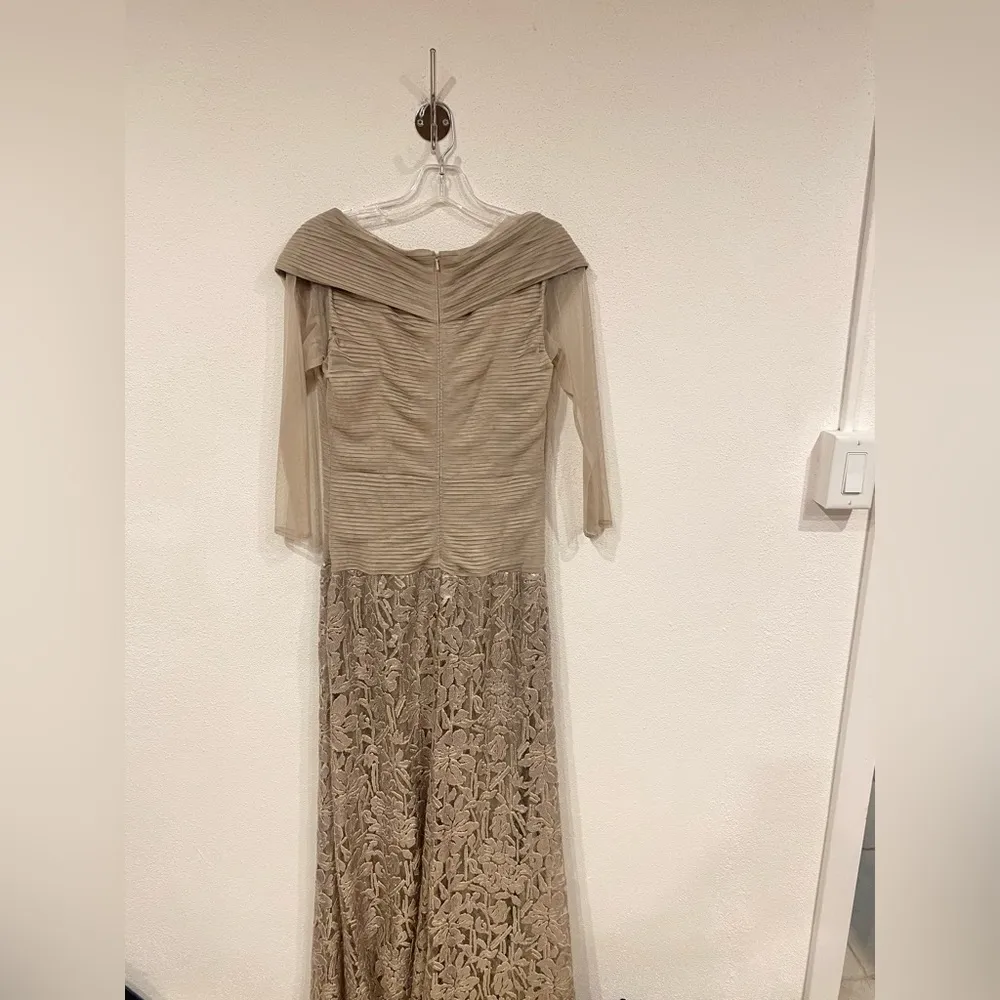 Ruched Tulle Woven Bodice 3/4 Sleeve Gown Size 8 EUC - Image 7