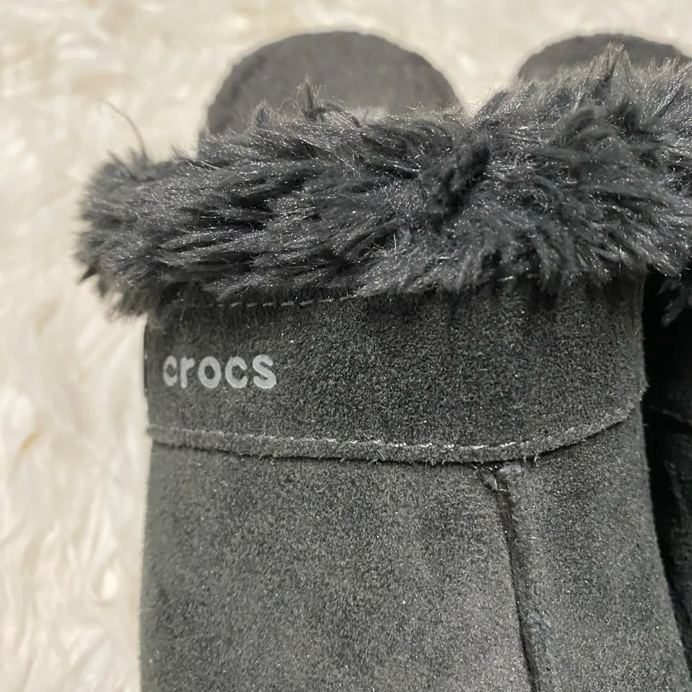 Women’s Fuzzy Crocs Size 7 - Image 2