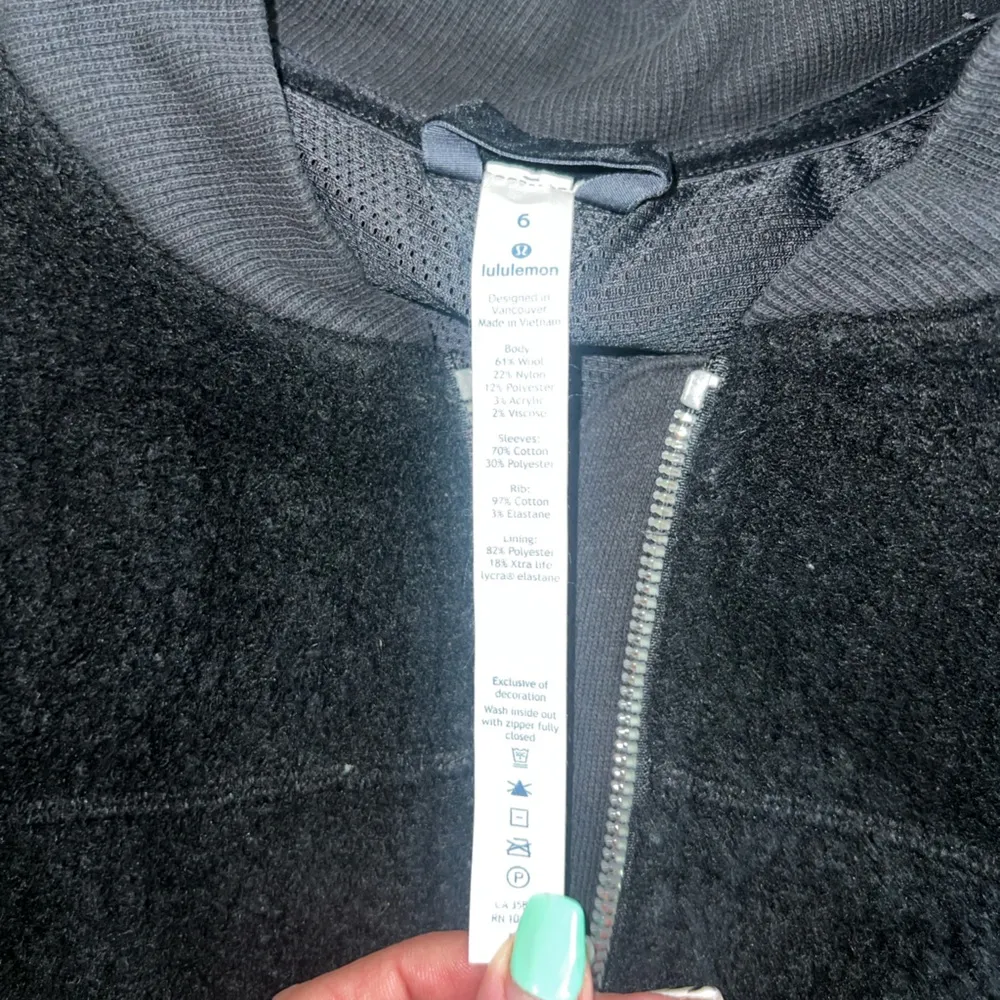 Lululemon Stand Out Sherpa Jacket
Size 6 - Image 3