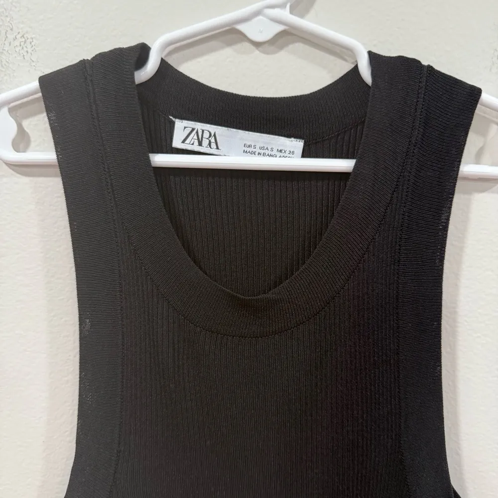 Zara Black Fitted Sleeveless Tank Top Size Small EUC - Image 2