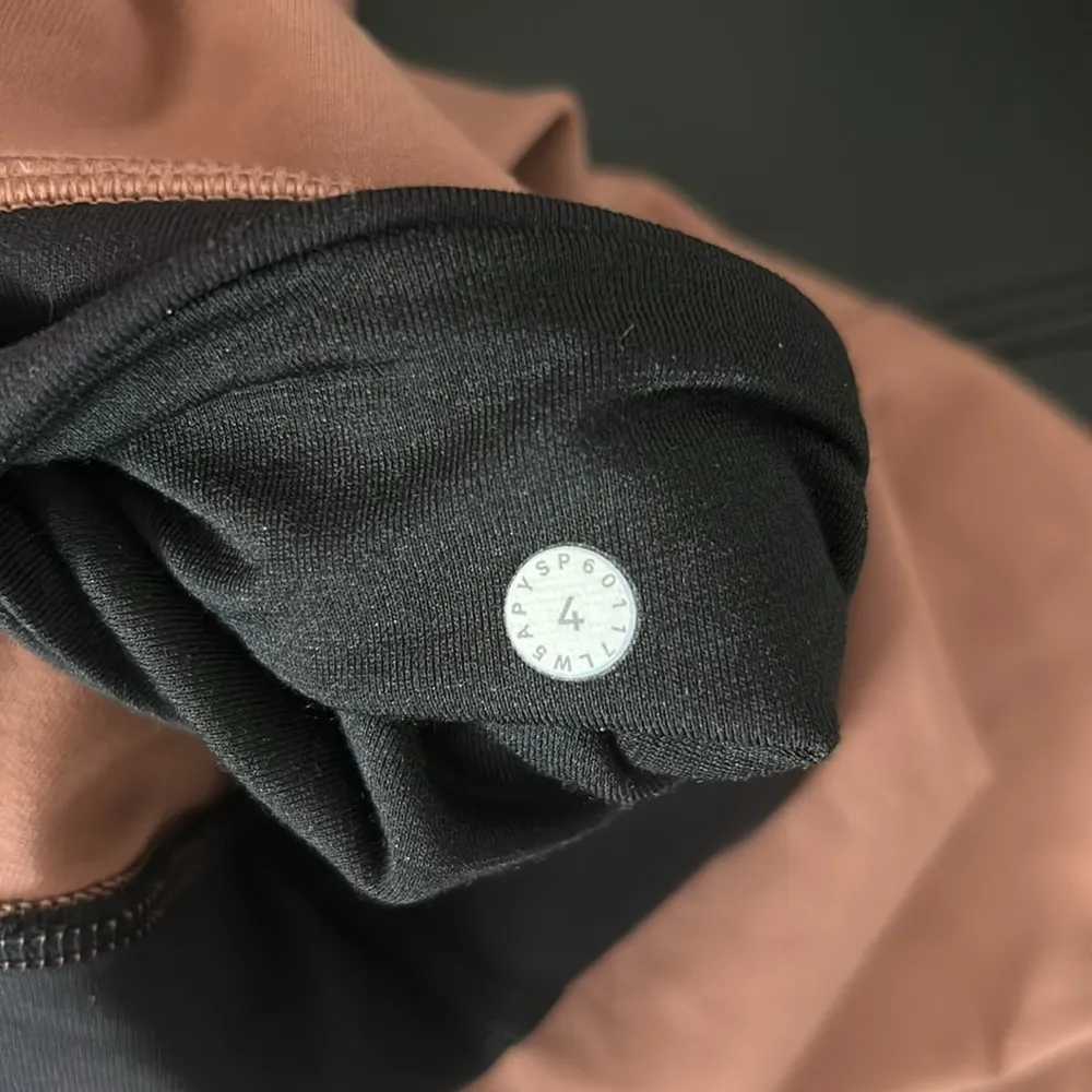 Size 4 Lululemon - legging. Brown with black waist band. - Image 5