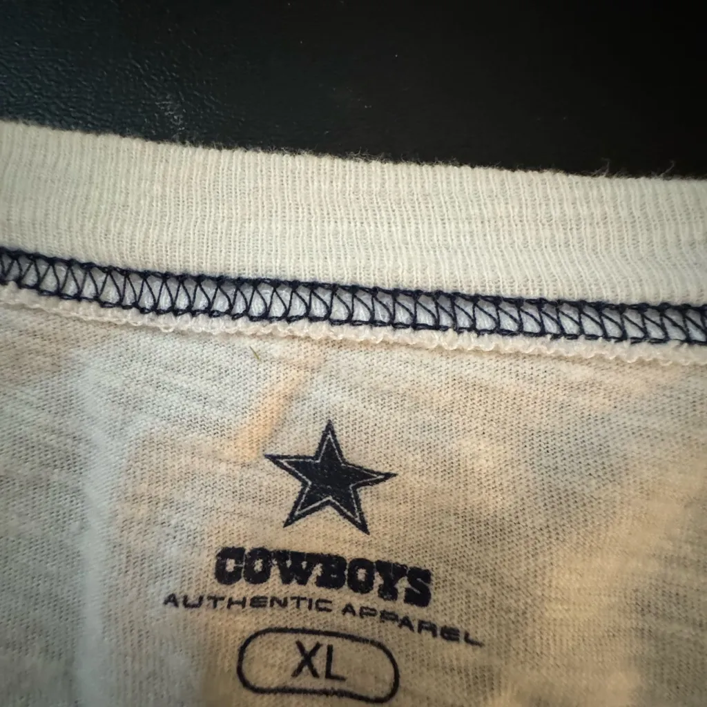 Ladies Vintage Dallas Cowboys Star Graphic Tee - Image 2
