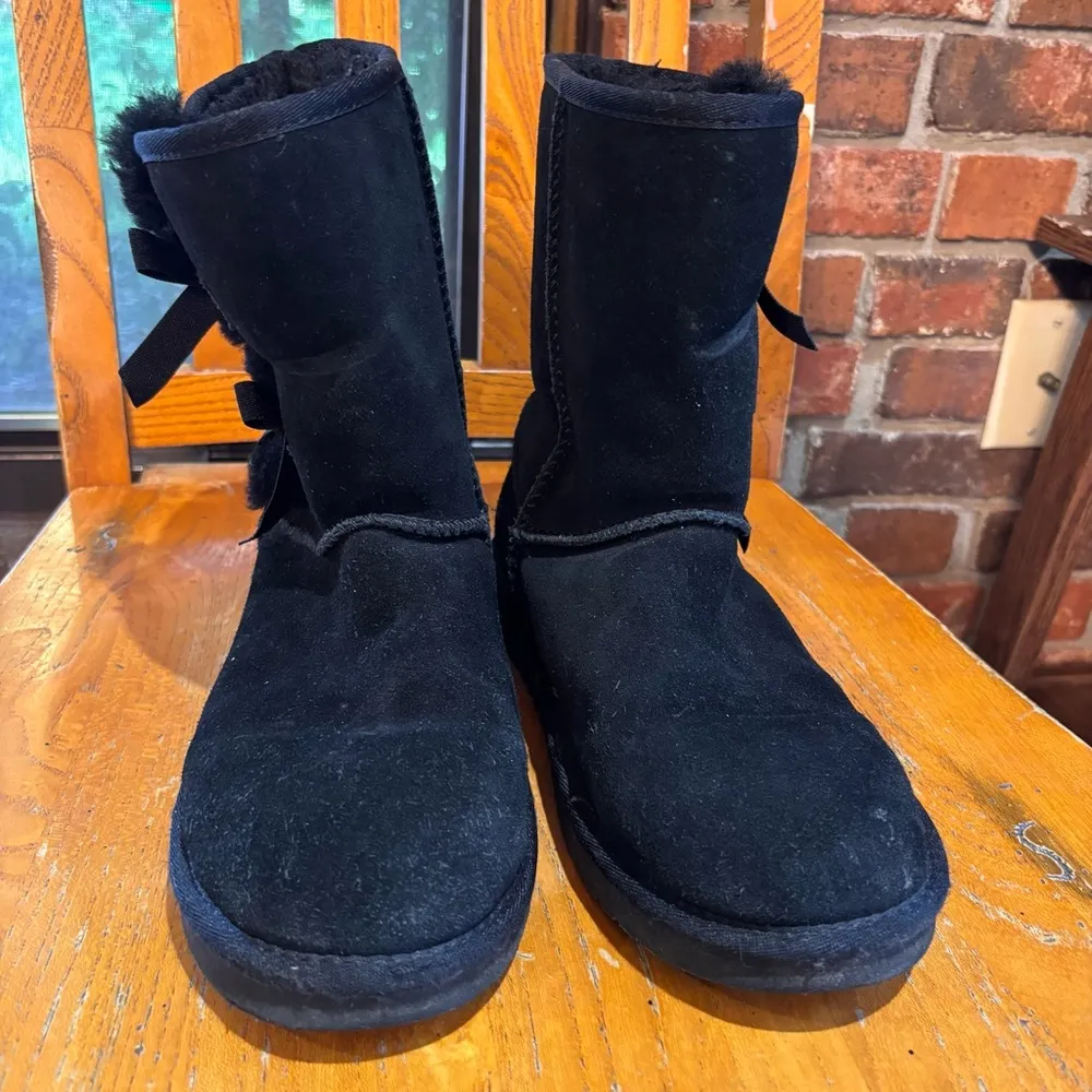 Koolaburra by Ugg womens Victoria suede sherpa bows boots black 9 - Image 5